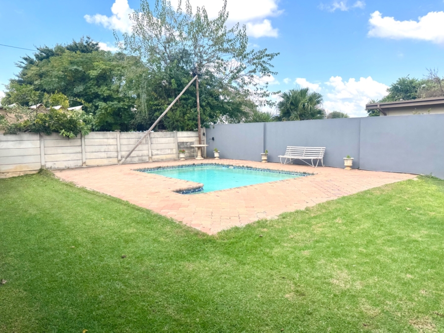 4 Bedroom Property for Sale in Flamwood North West